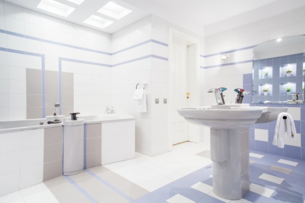 modernes Badezimmer