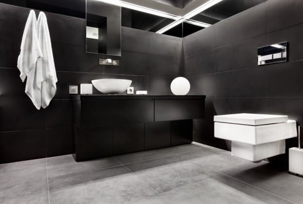 minimalistisches Badezimmer in schwarz