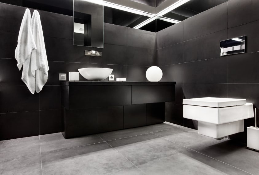minimalistisches Badezimmer in schwarz