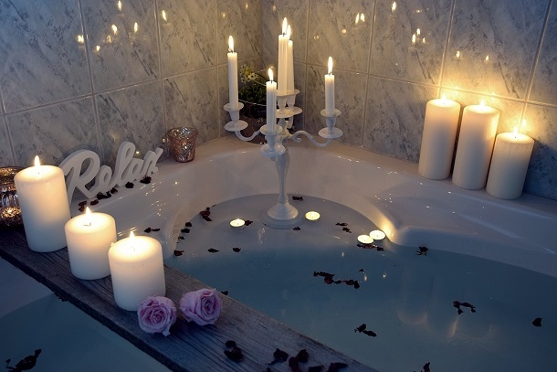 Badewanne mit Kerzen