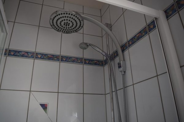 Duschkopf an Wand