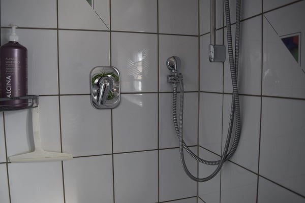 Amaturen in der Dusche