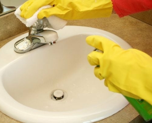 Waschbecken putzen