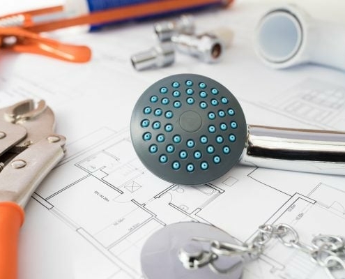 Utensilien für das neue Badezimmer