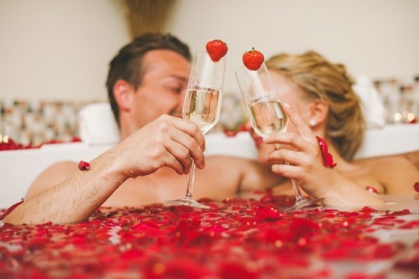 Zeit zu zweit: Die besten Tipps für Ihr romantisches Date im Badezimmer