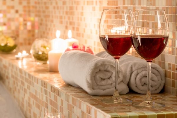 Romantisches Date So Planen Sie Ihr Traum Date Im Badezimmer