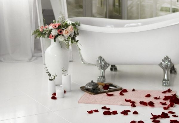 Badezimmer mit Rosen