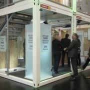 Fachbesucher Messebesucher am Stand von Combia