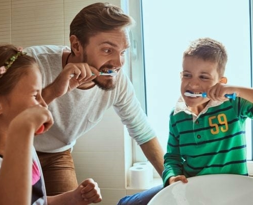 Zähne putzen mit Kindern