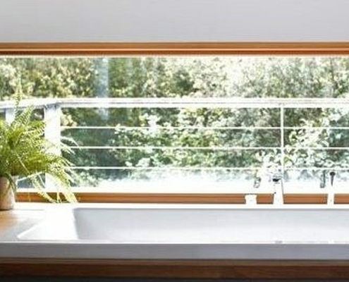 bad badewanne mit aussicht ins grüne