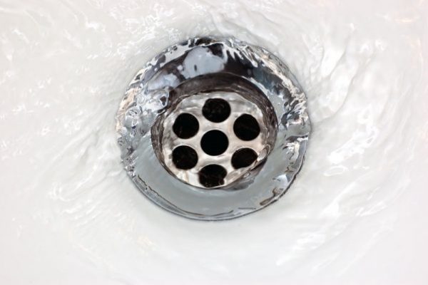 Abfluss reinigen: Die besten Hausmittel und Tipps