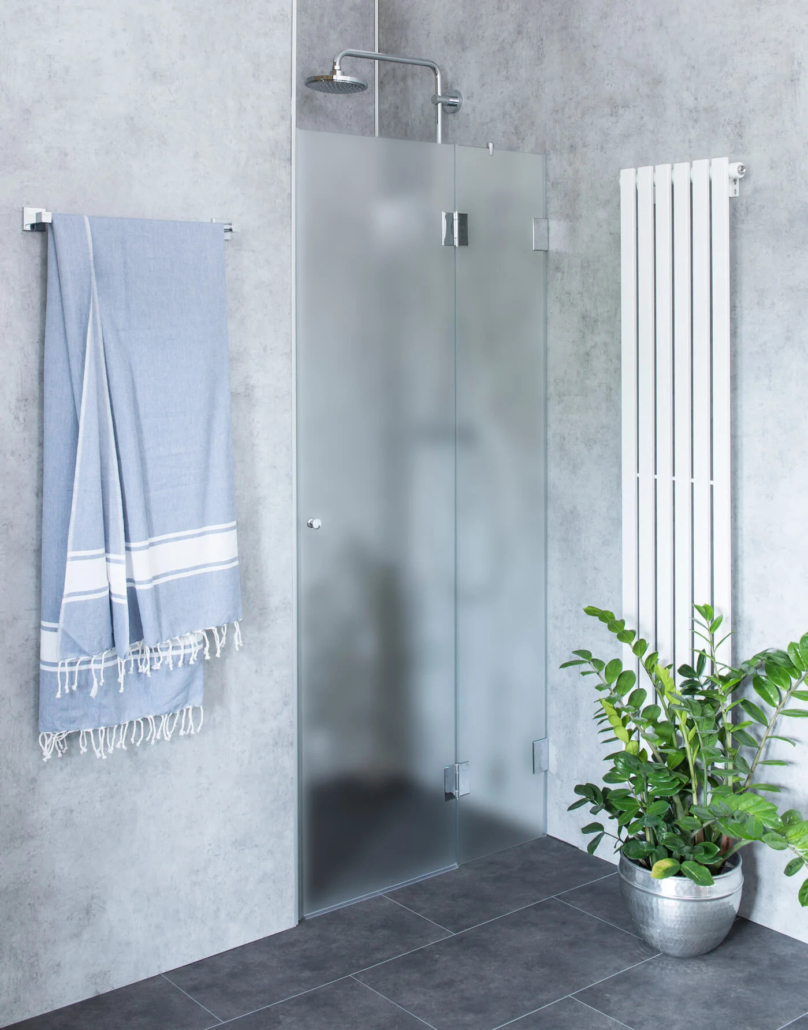 Duschabtrennung aus Milchglas