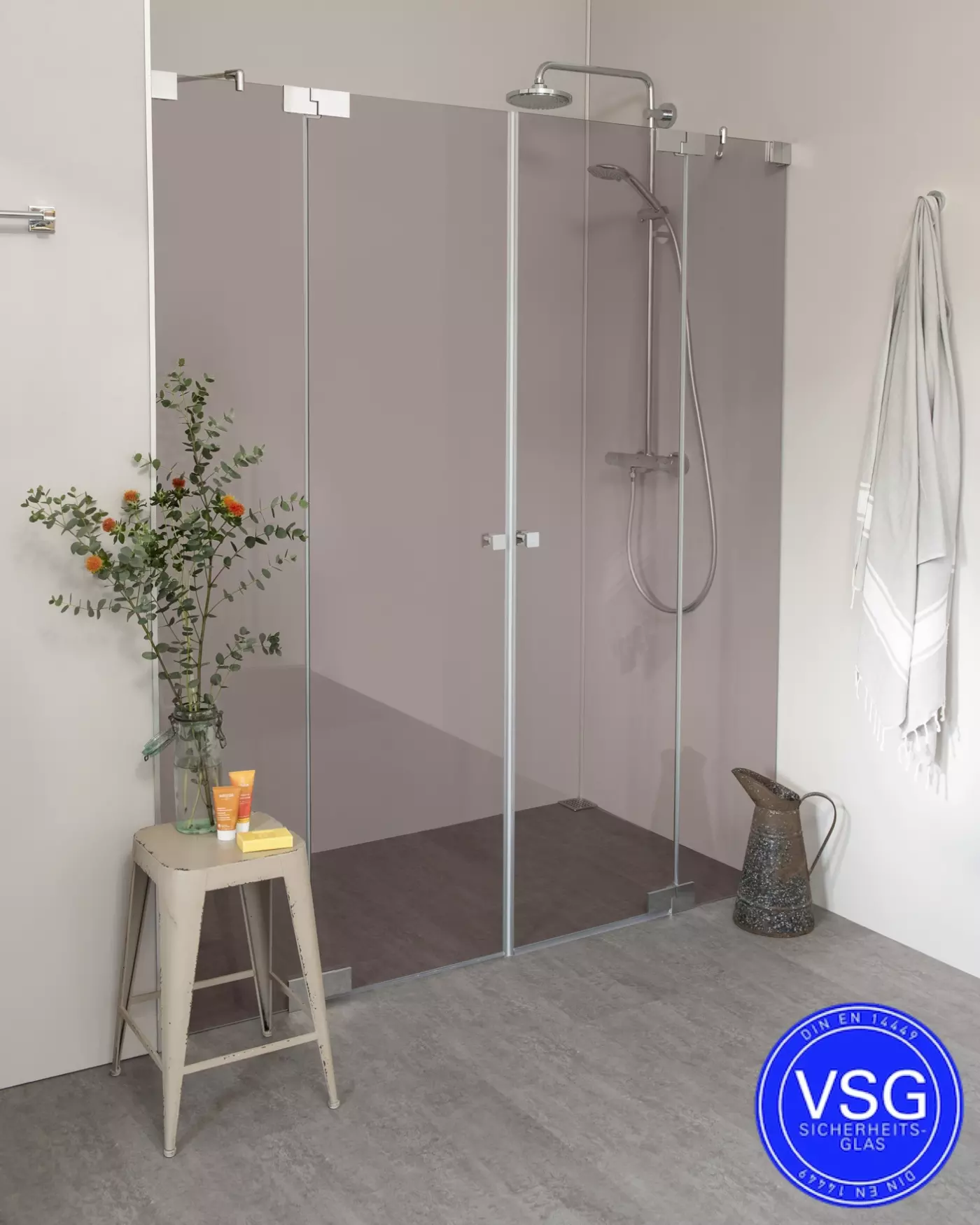 VSG Nischendusche mit Doppelpendeltür nach Maß
