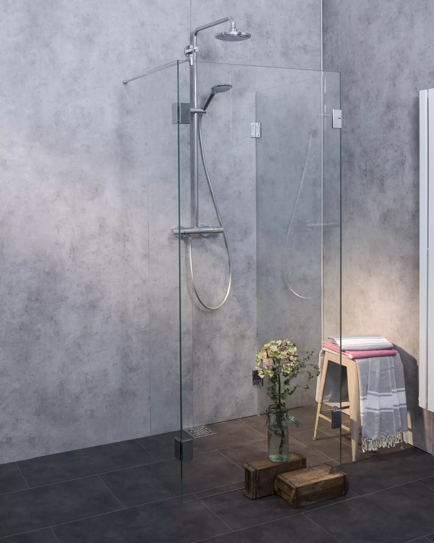 Walk-in Dusche mit 3 Seiten