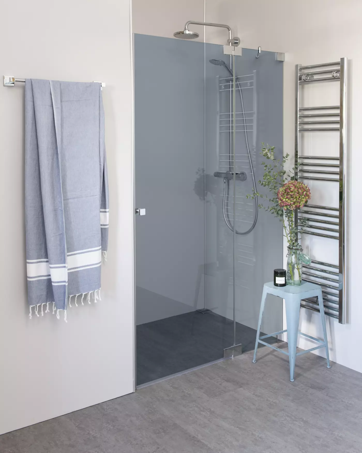 Nischendusche mit Pendeltür nach Maß