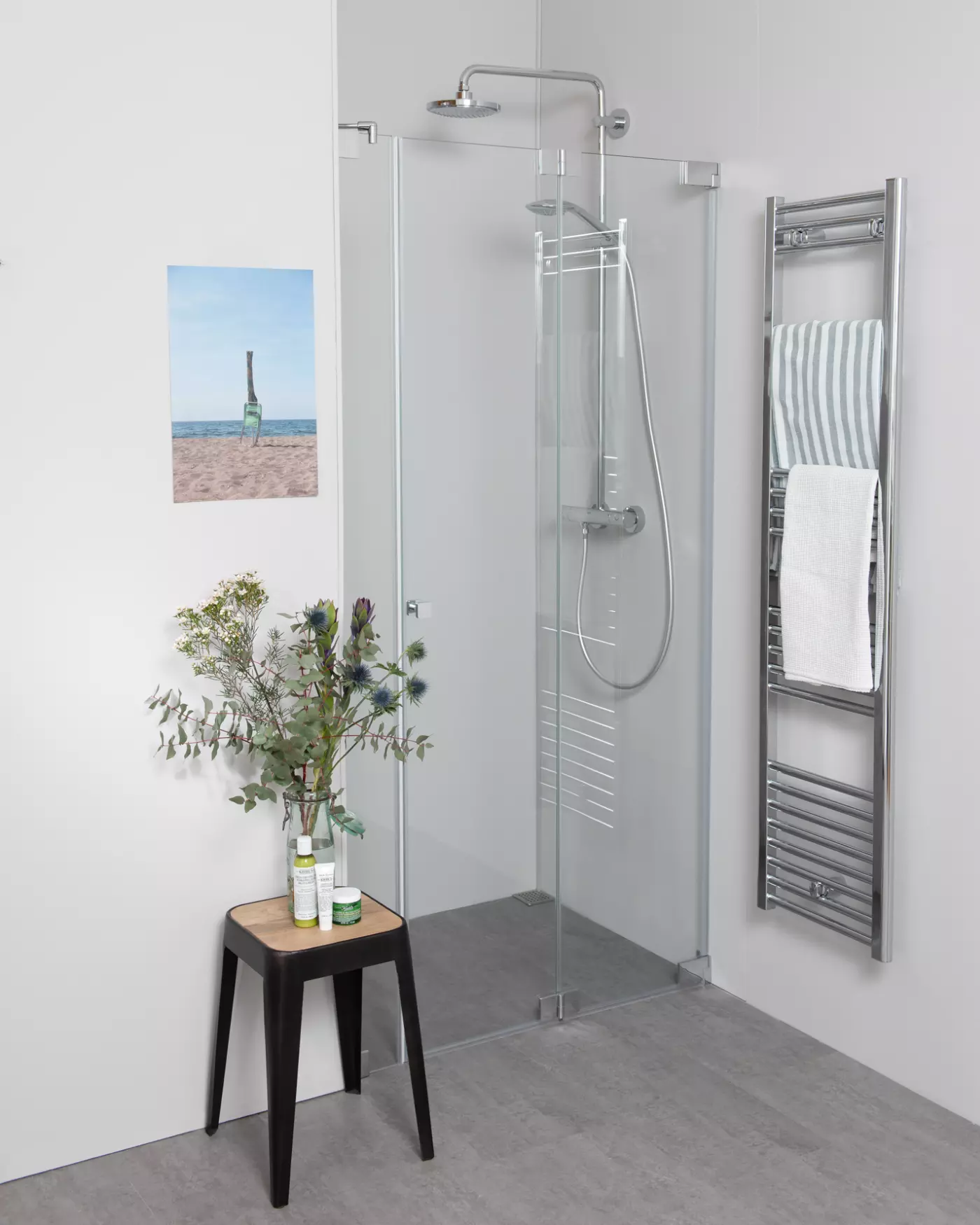 Nischendusche mit Falttür an Wand und Zusatz-Festteil, Sondermaße groß