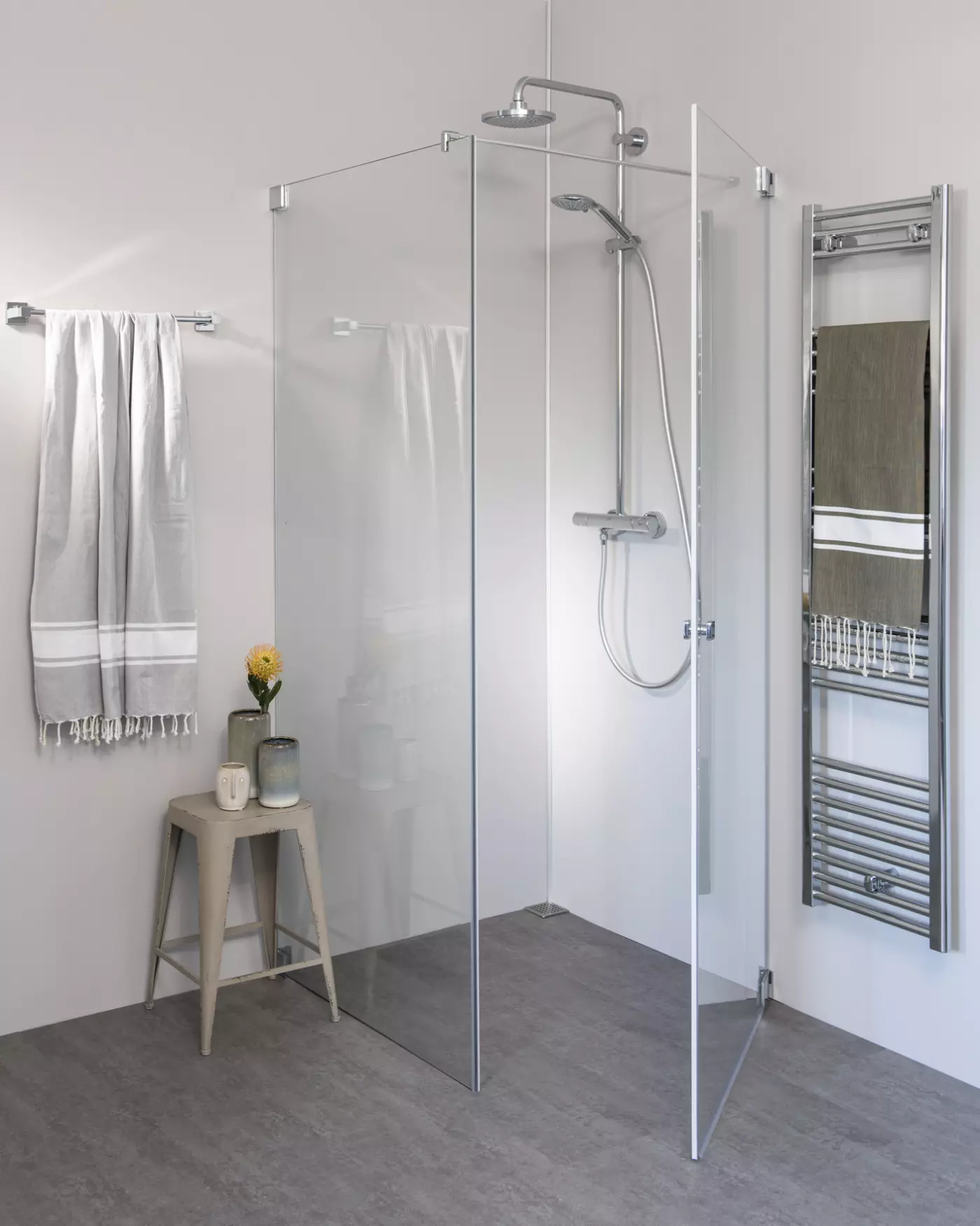 Eckdusche 80x80 Pendeltür an Wand und Festwand & Duschwanne