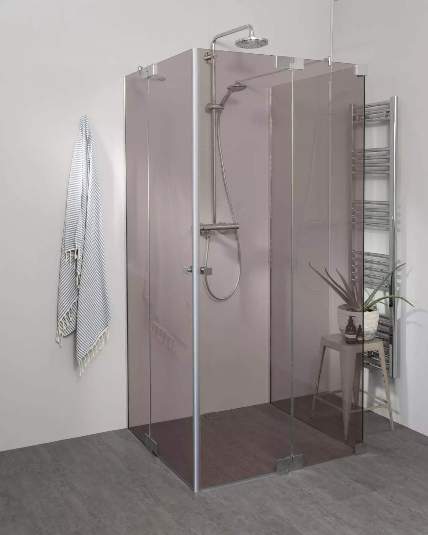Teilgerahmte U Form Dusche mit 2 Pendeltüren als Eckeinstieg nach Maß