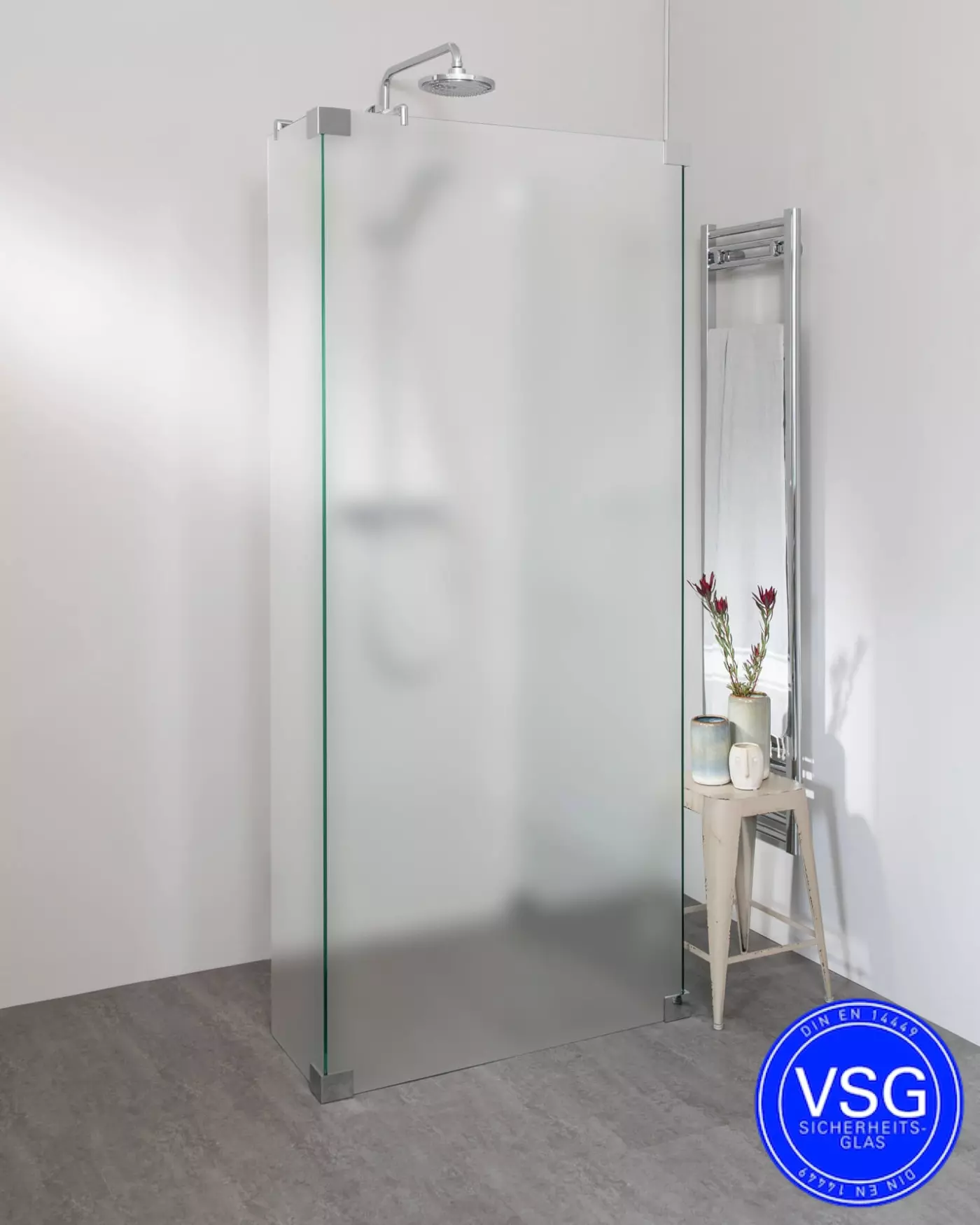 Begehbare Dusche: VSG Duschwand mit Seitenwand und Eckteil, Maßanfertigung
