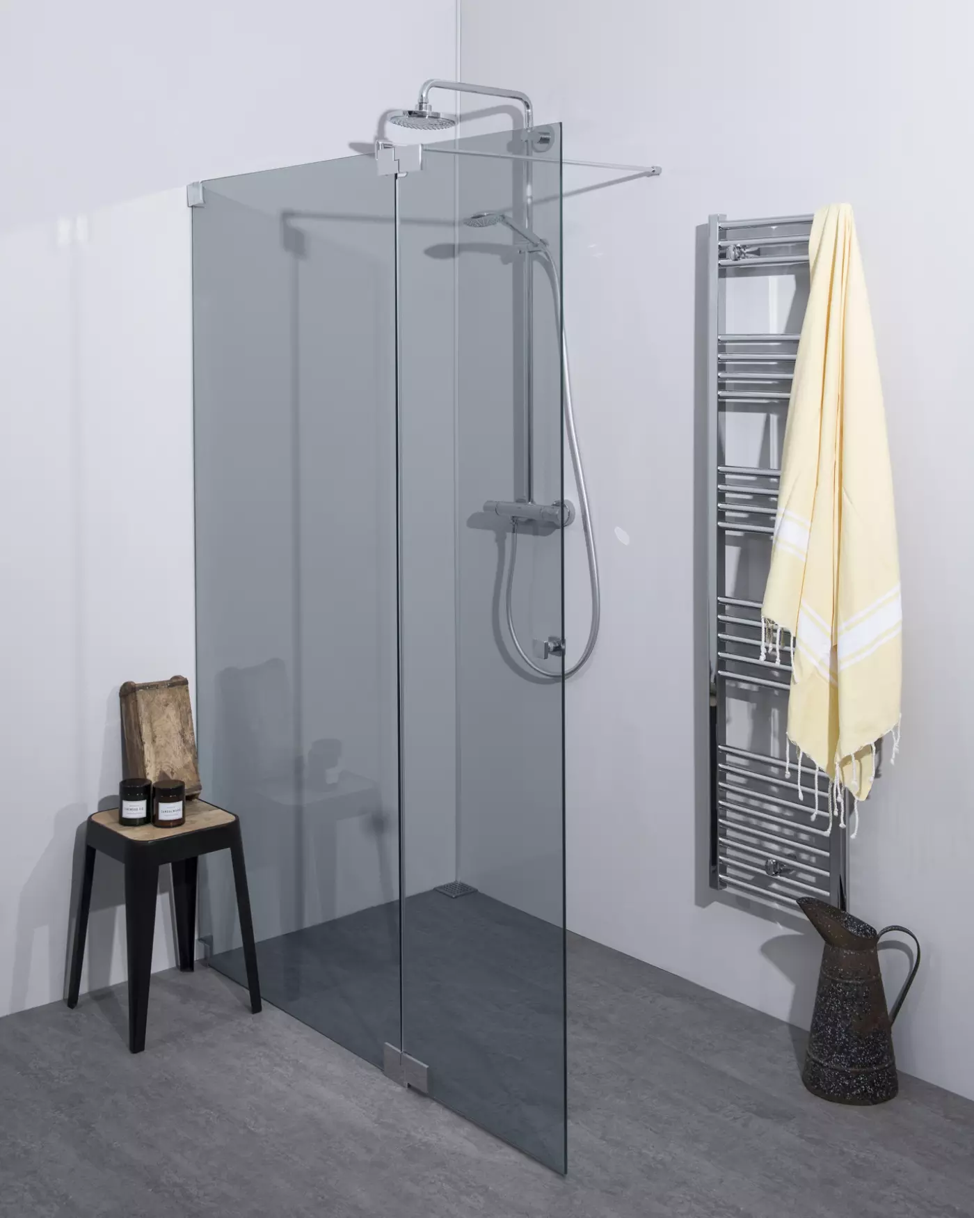Walk-In Dusche: Festwand mit Klappteil, Maßanfertigung
