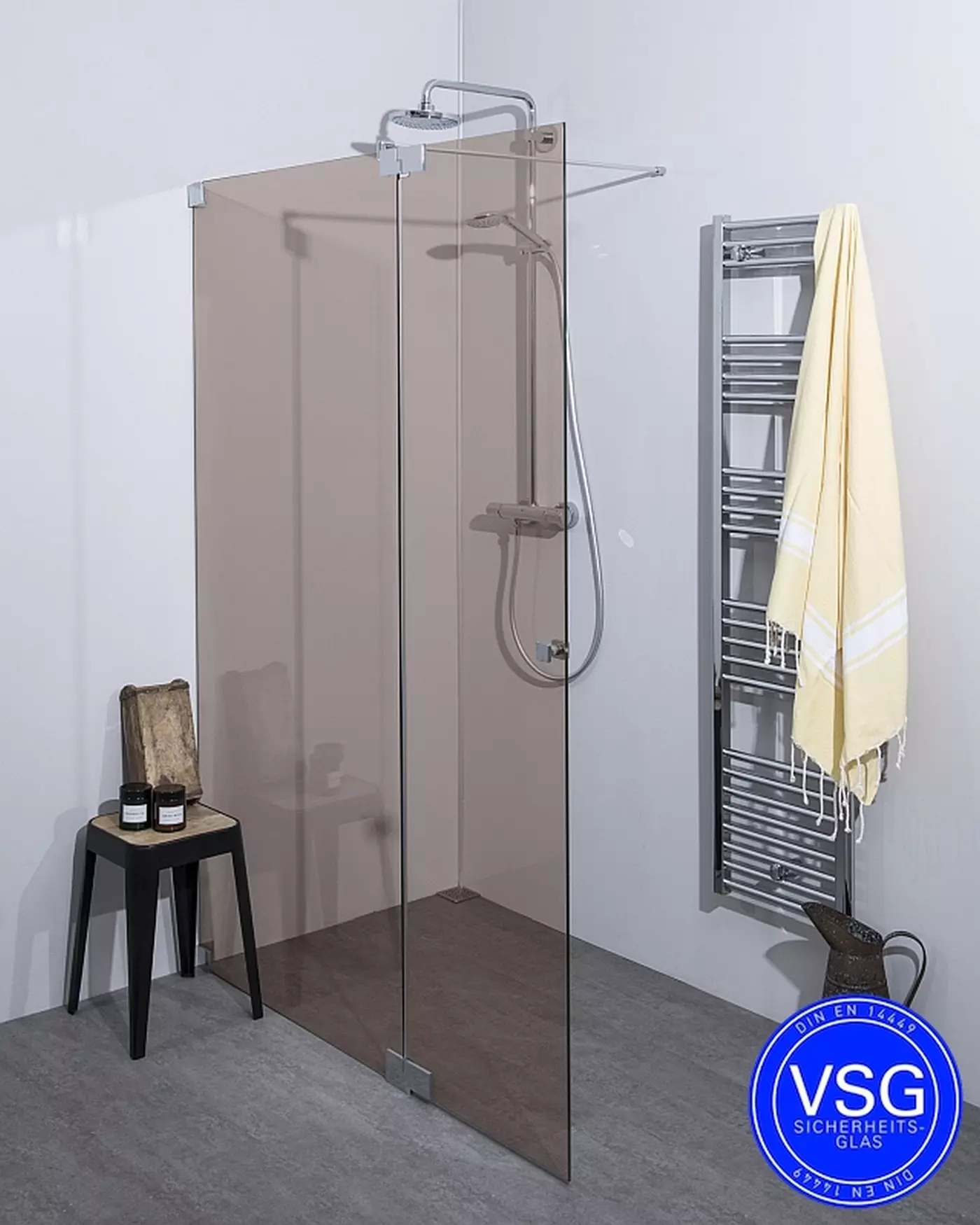 VSG Walk-In Dusche: Festwand mit Klappteil, Maßanfertigung