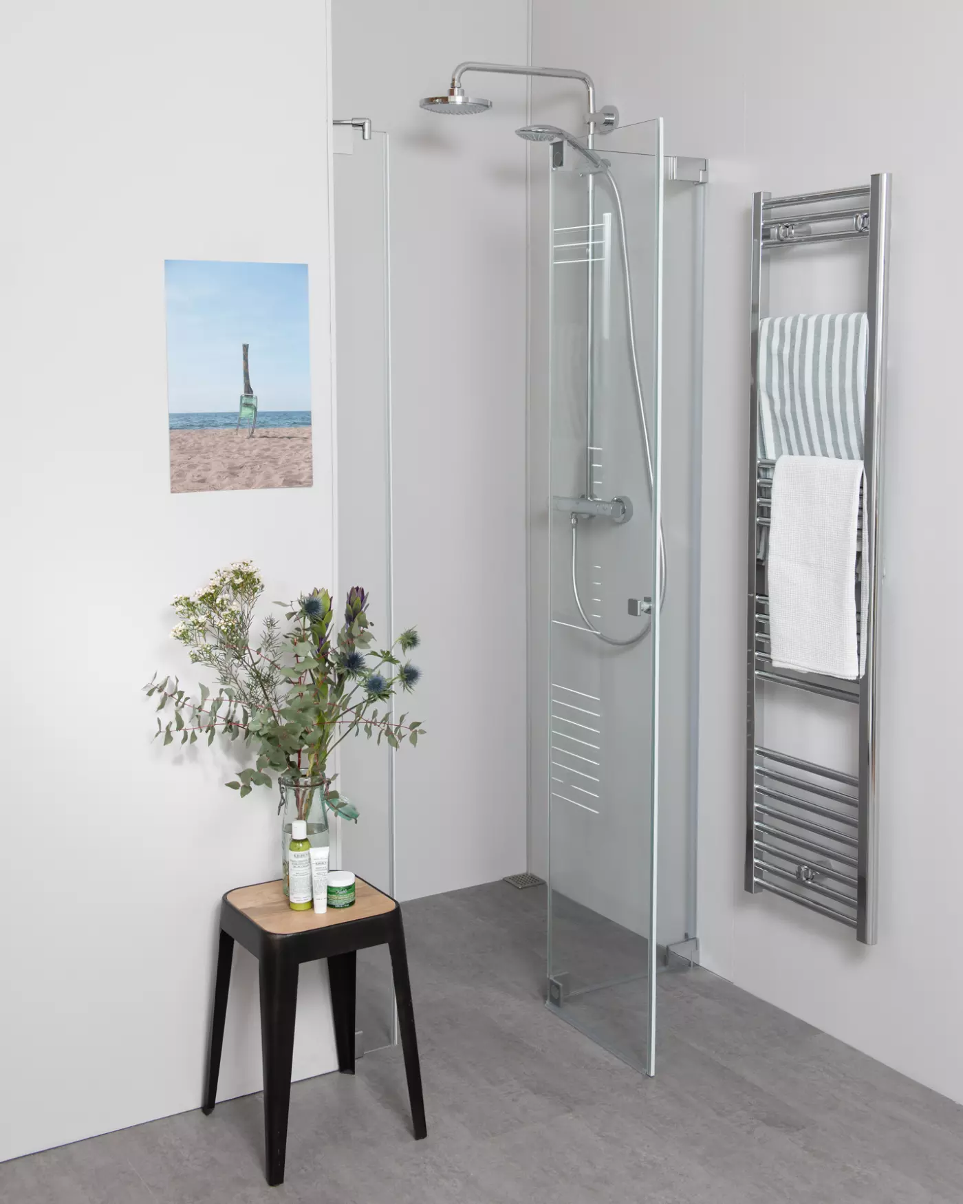 Nischendusche mit Falttür an Wand und Zusatz-Festteil, Sondermaße groß