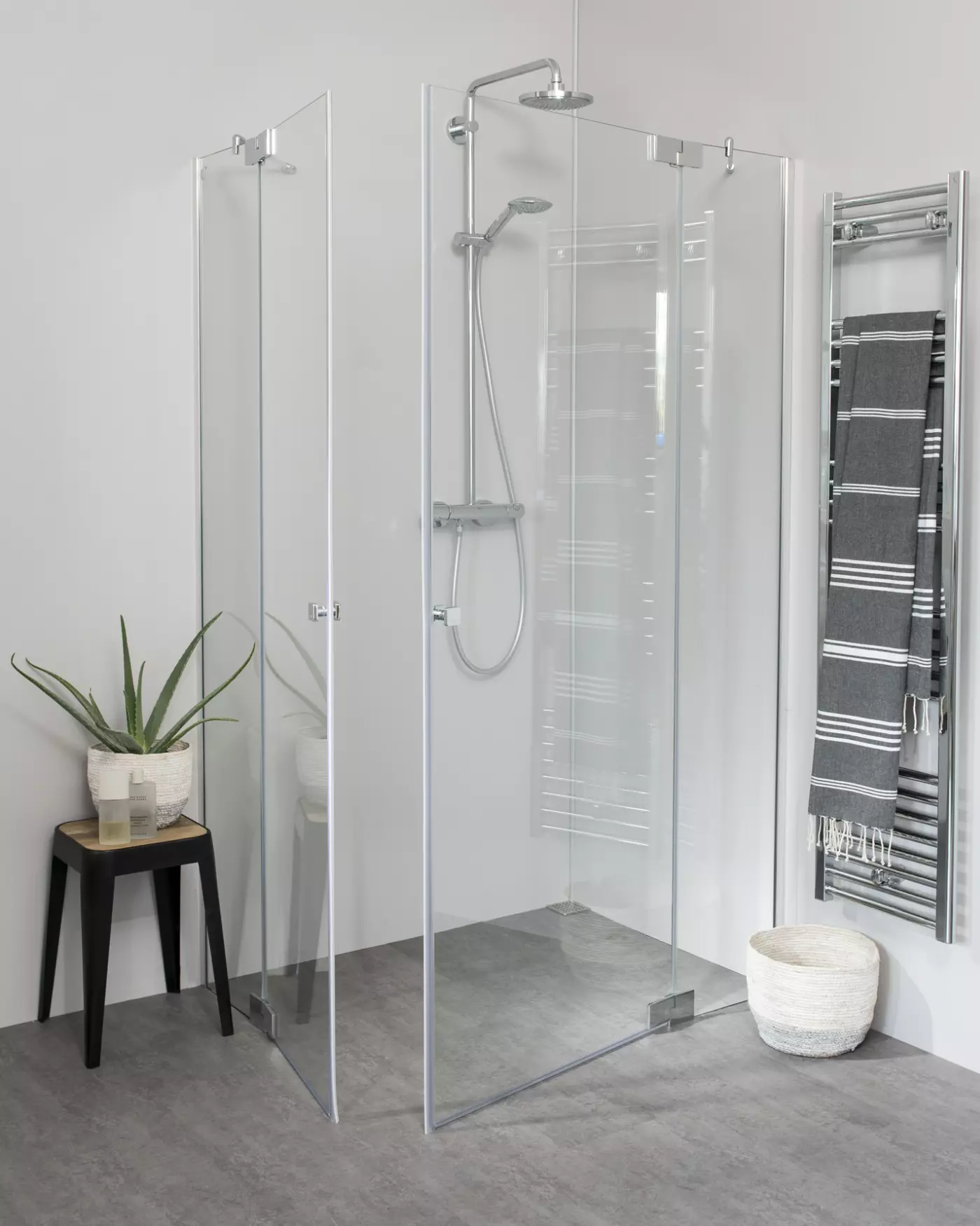 Teilgerahmte Eckdusche mit 2 Pendeltüren, Sondermaße groß