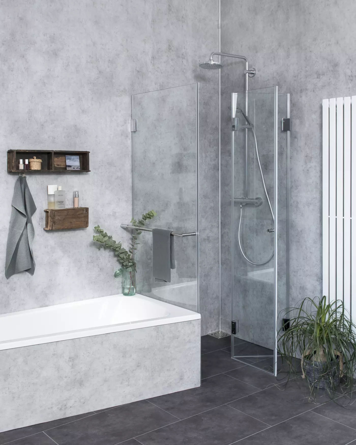 Eck Falt-Dusche neben Badewanne mit Festwand verkürzt