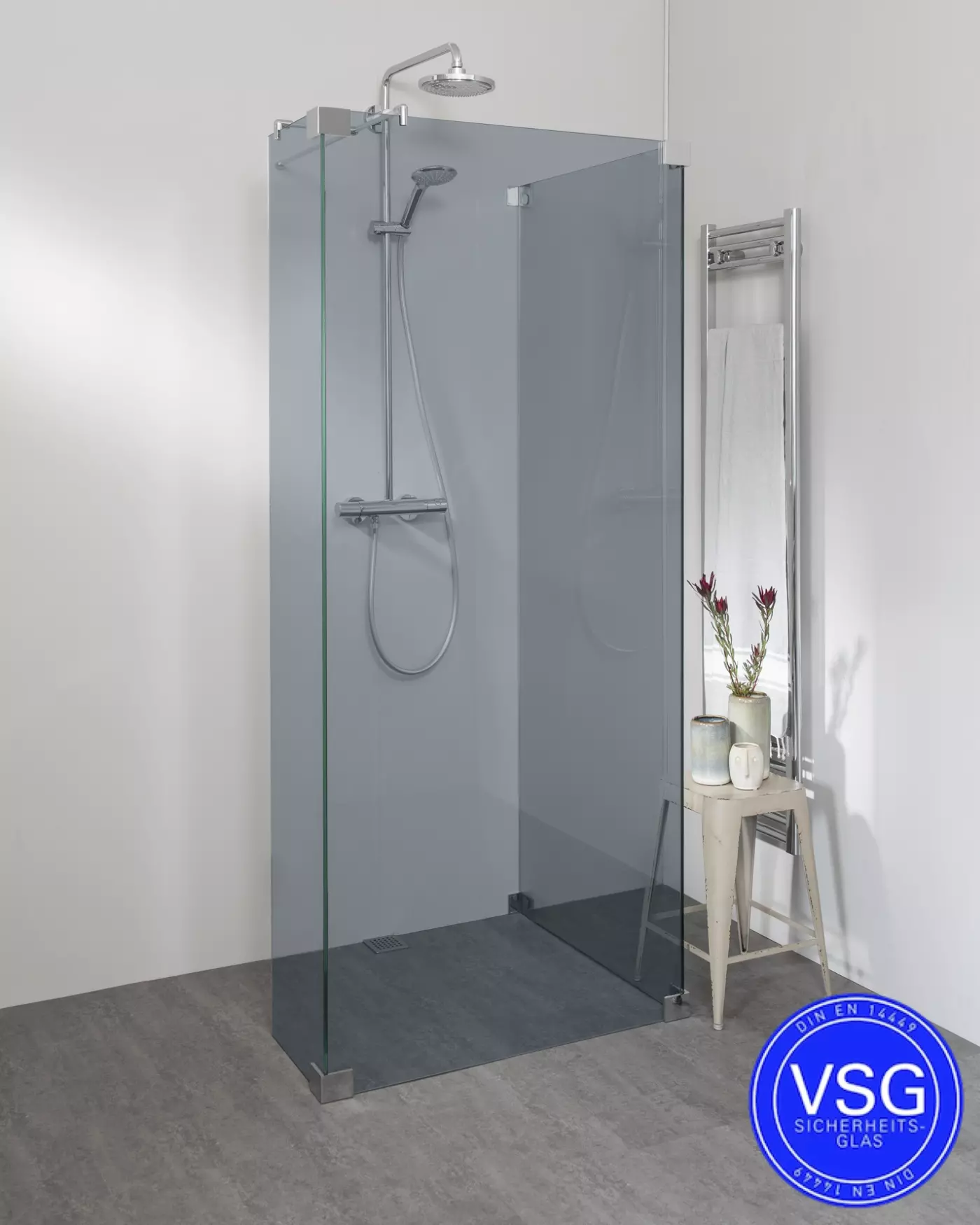 Begehbare Dusche: VSG Duschwand mit Seitenwand und Eckteil, Maßanfertigung