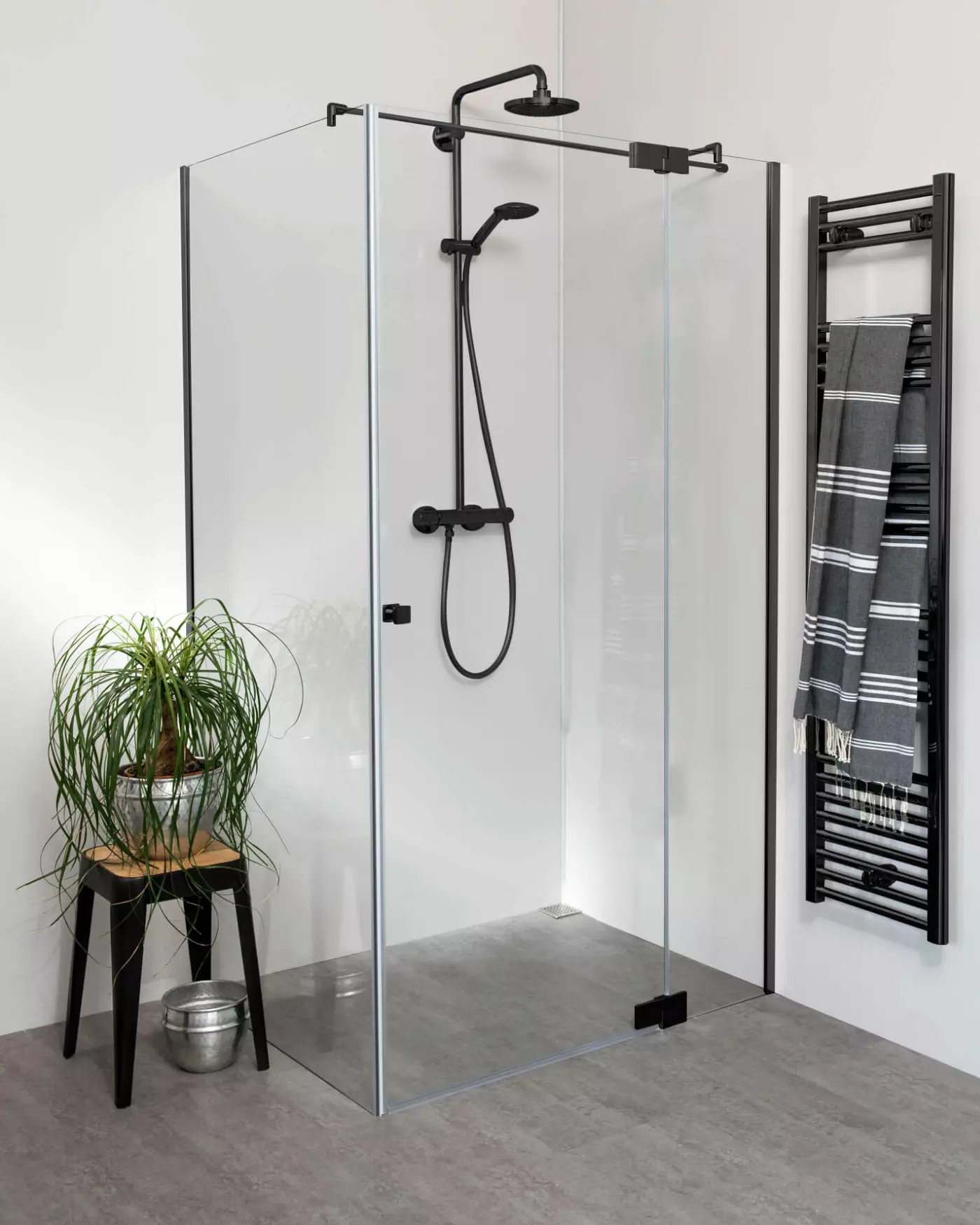 Teilgerahmte Eckdusche 100x100 mit Pendeltür groß, Festwand & Duschwanne