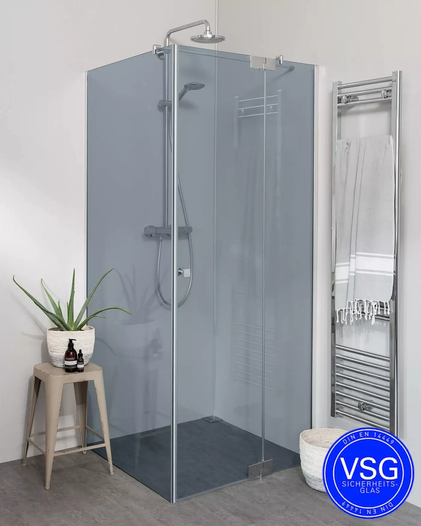 Teilgerahmte VSG Eckdusche mit Pendeltür und Seitenwand nach Maß