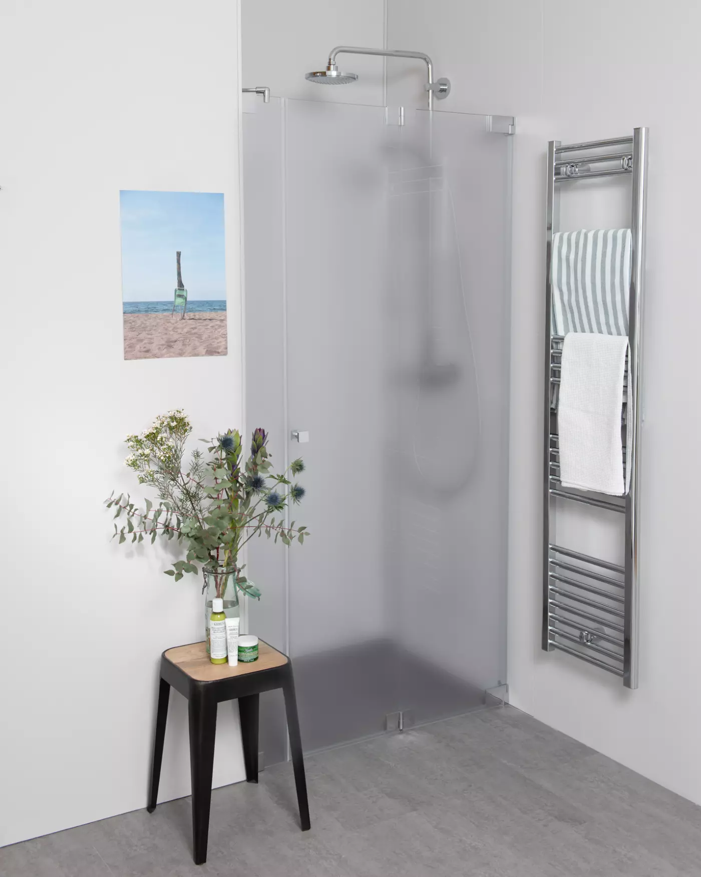 Nischendusche mit Falttür an Wand & Zusatz Festteil nach Maß