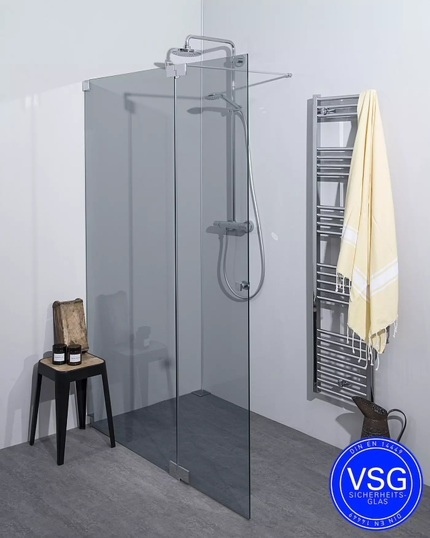 VSG Walk-In Dusche: Festwand mit Klappteil, Maßanfertigung