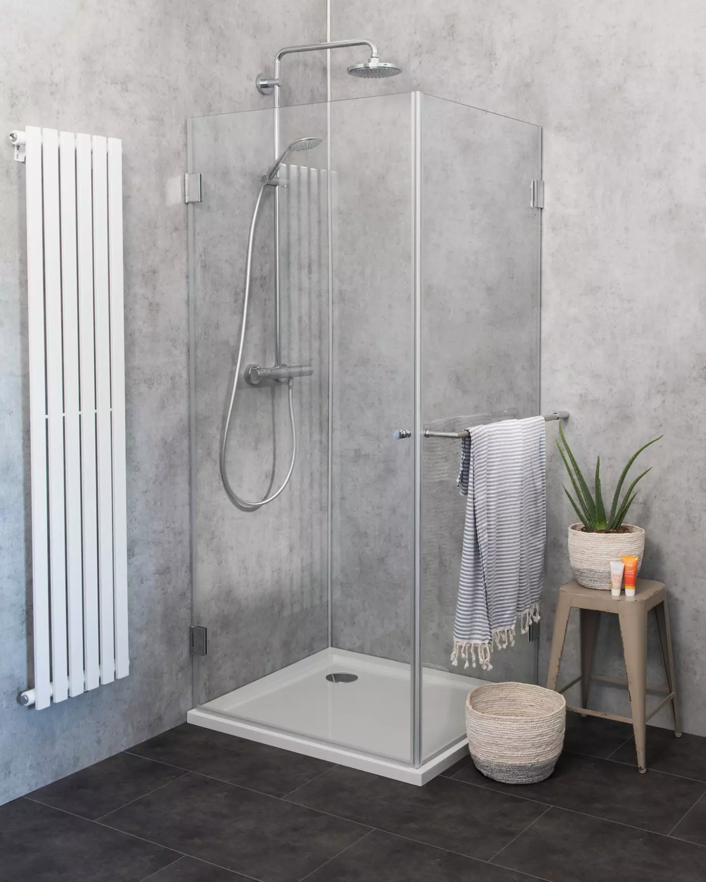 Eckdusche 75x75 mit Festwand, Tür an Wand & Duschwanne