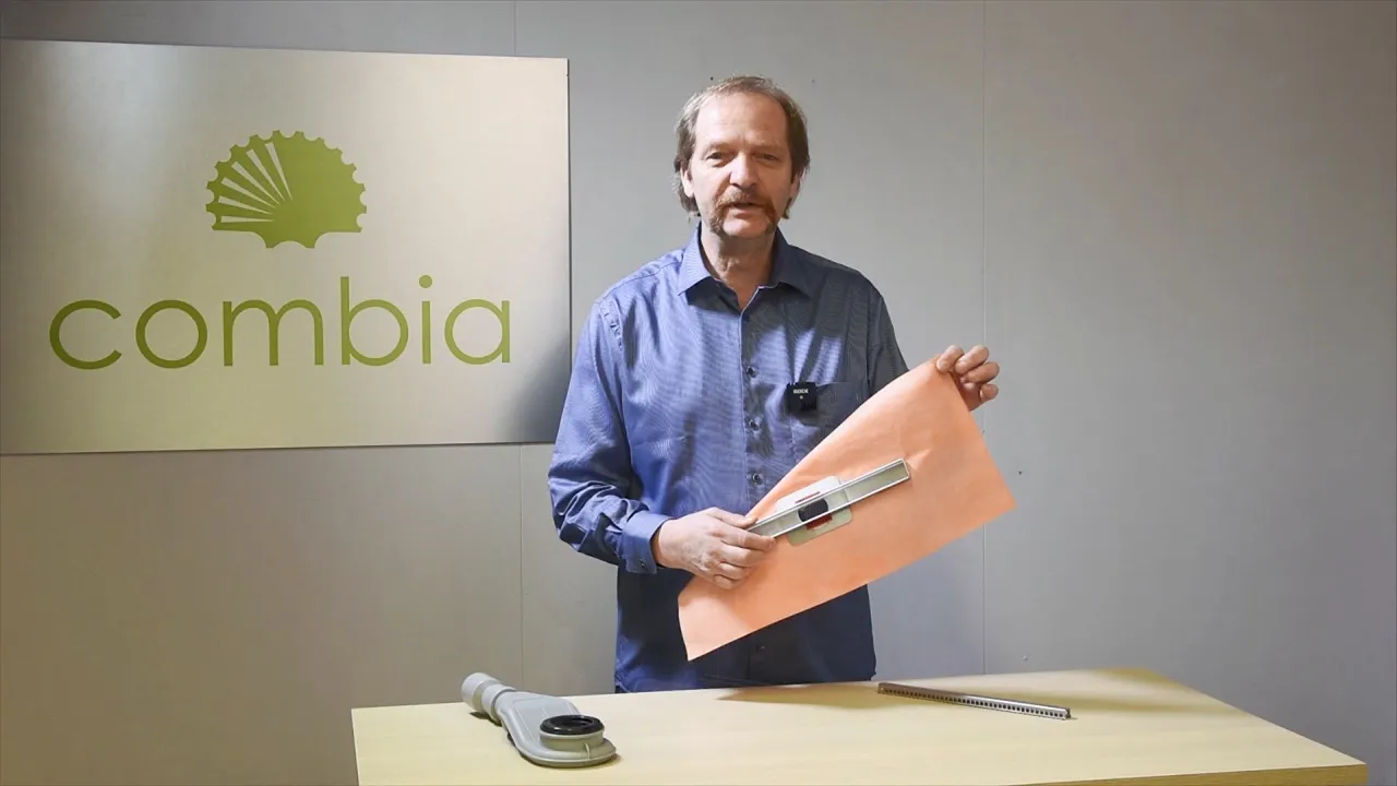 Handhabungswerkzeug, orangefarbene Umschlag, Metalllineal, manuelle Instrumente, Büro-Demonstration