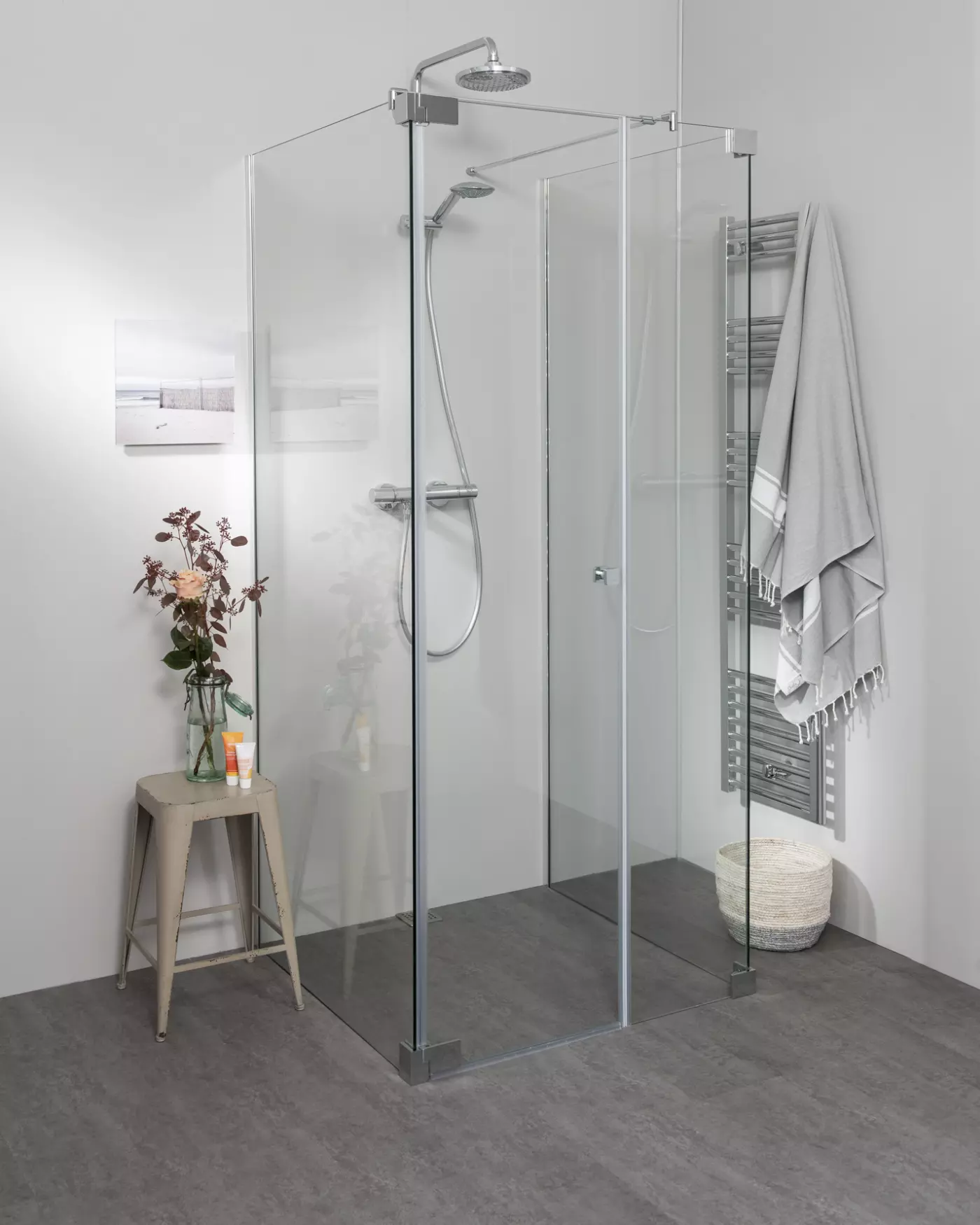 U Form Dusche teilgerahmt mit Fronteinstieg Tür über Eck an Seitenwand