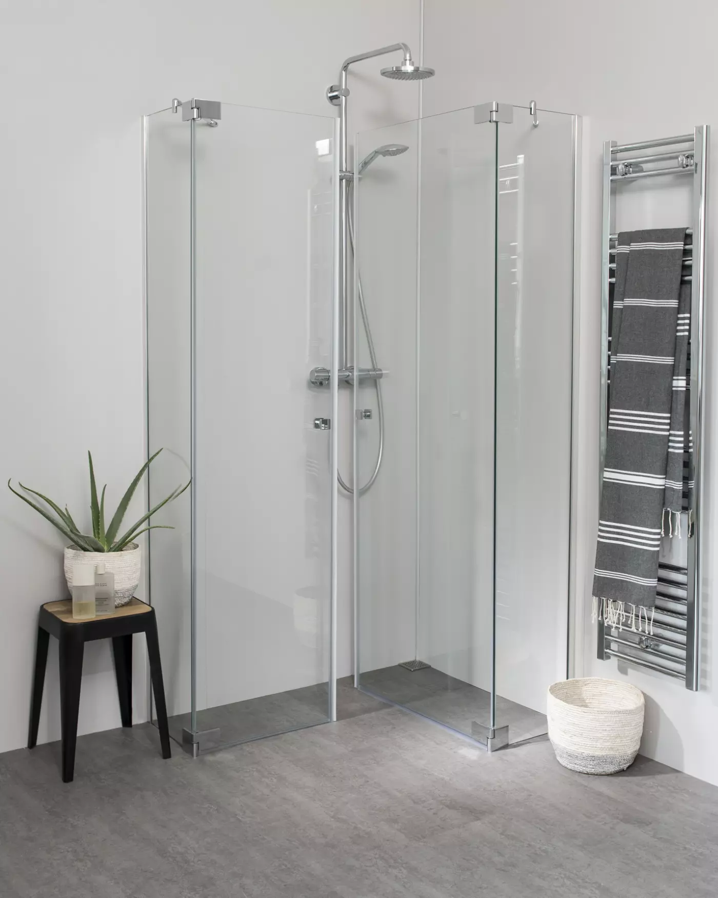 Teilgerahmte Duschkabine 100x100 mit 2 Pendeltüren groß & Duschwanne