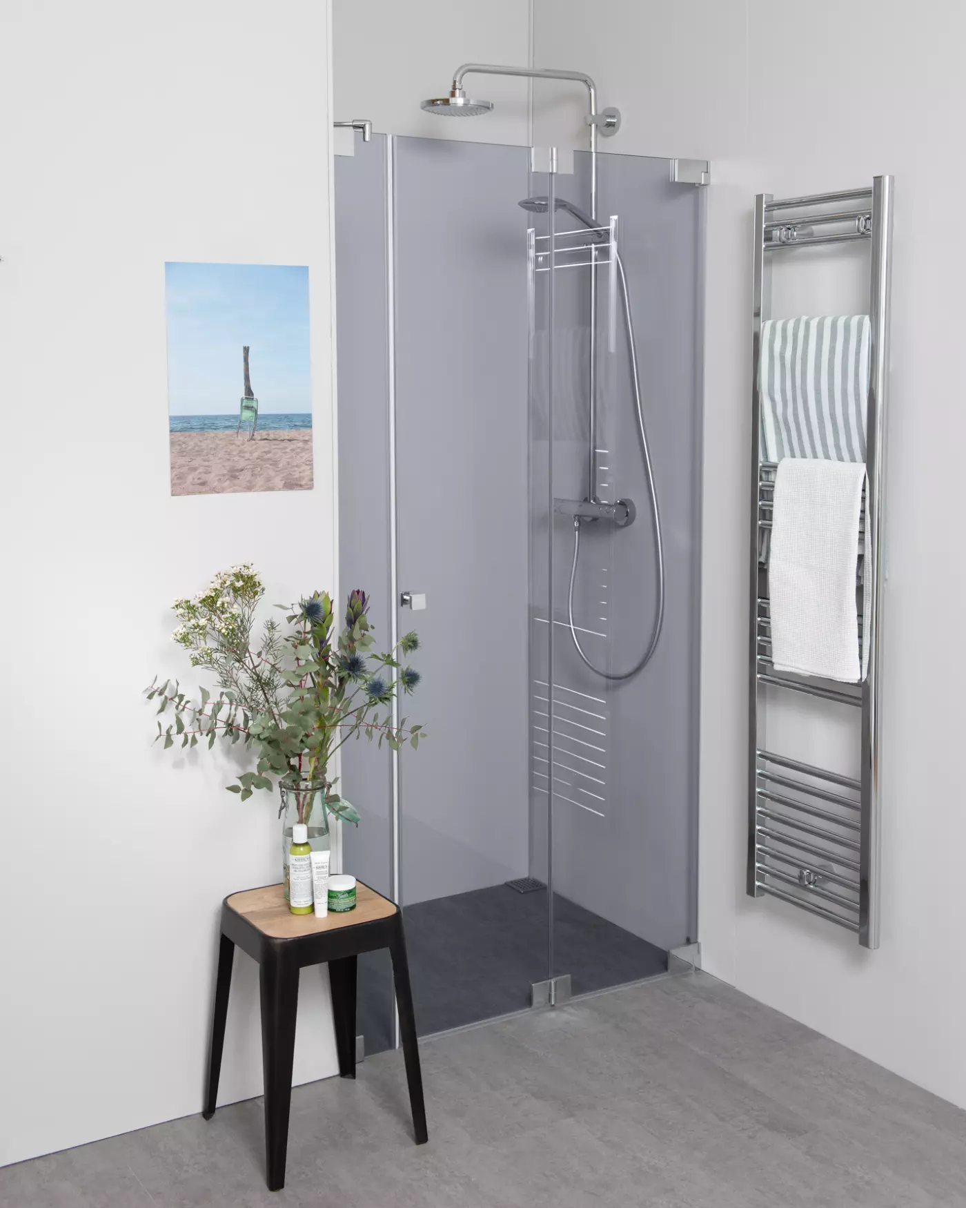 Nischendusche mit Falttür an Wand & Zusatz Festteil nach Maß