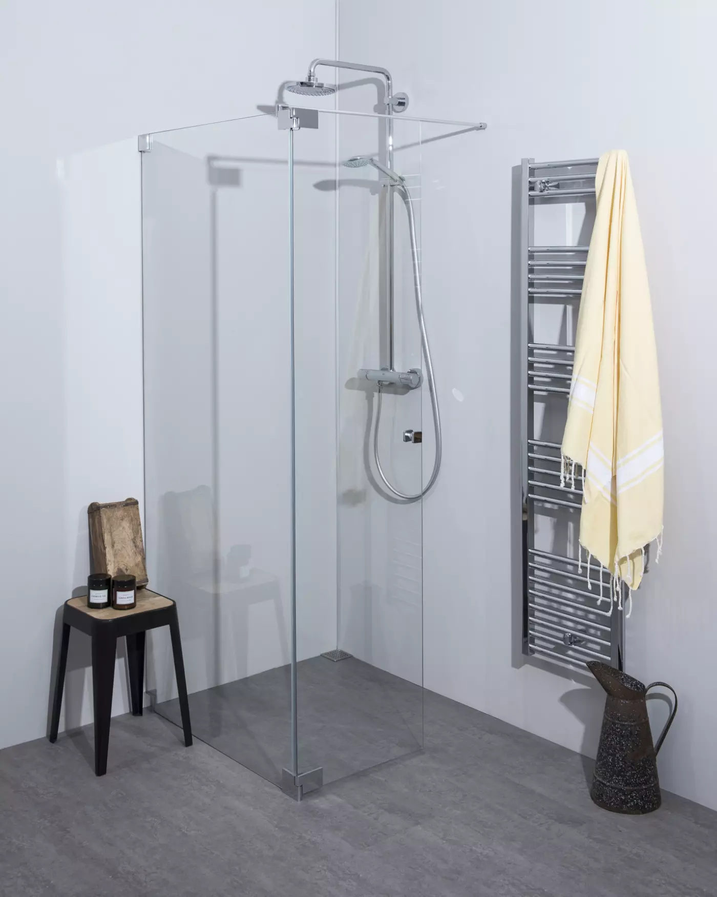 Walk-In Dusche: Festwand mit Klappteil
