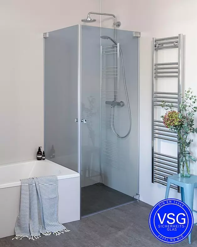 VSG Eck Duschkabine neben Badewanne mit 2 Pendeltüren an Wand nach Maß