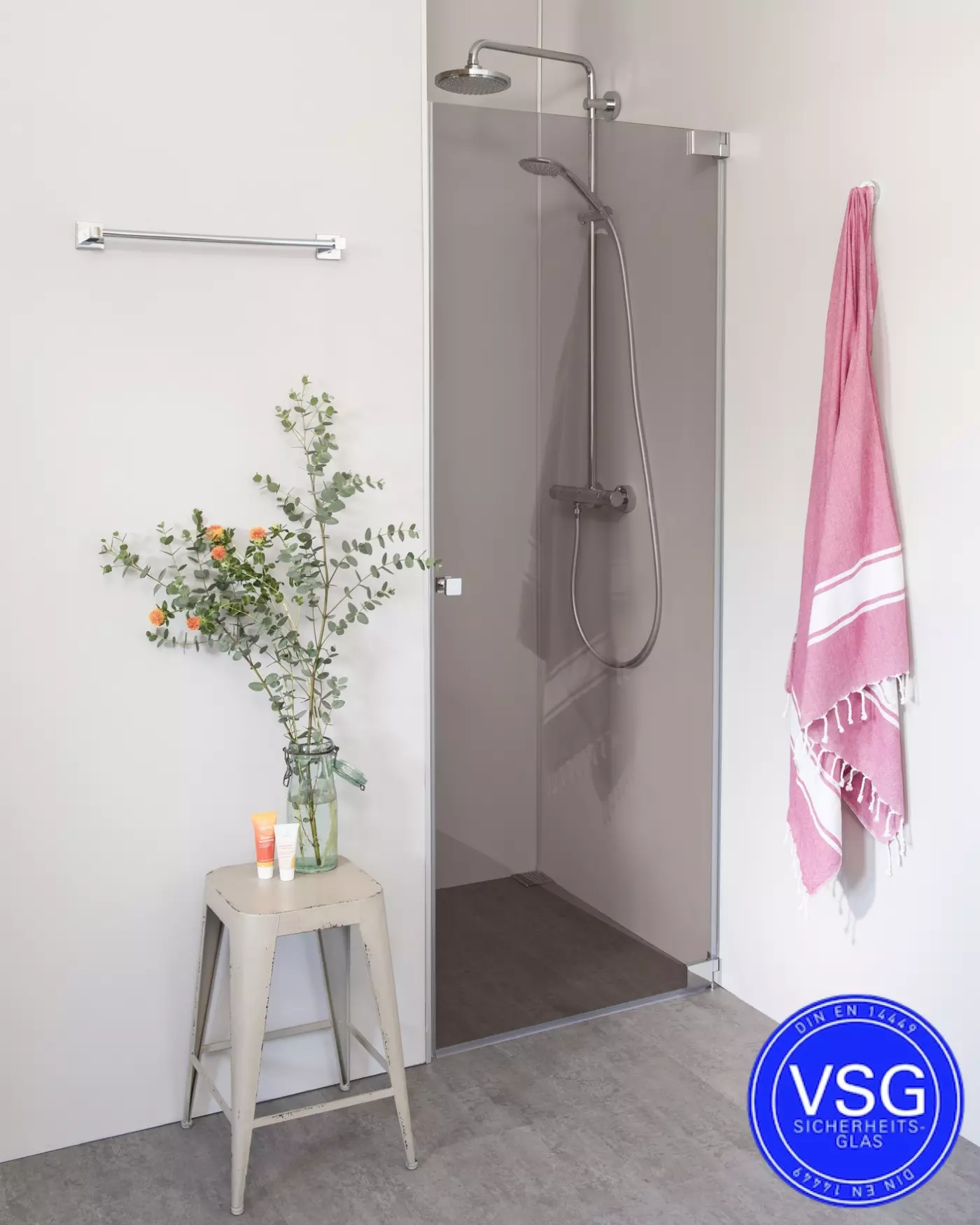 VSG Nischendusche mit Pendeltür an Wand nach Maß