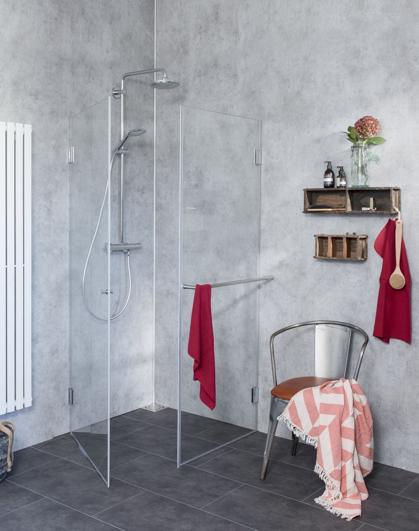 Eckdusche 80x90 mit Festwand & Tür an Wand