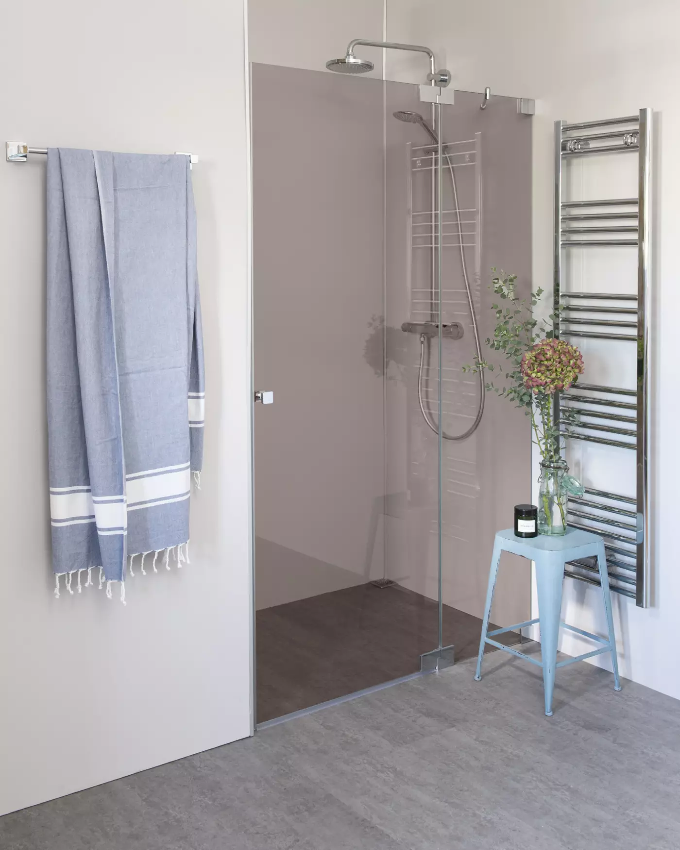 Nischendusche mit Pendeltür nach Maß