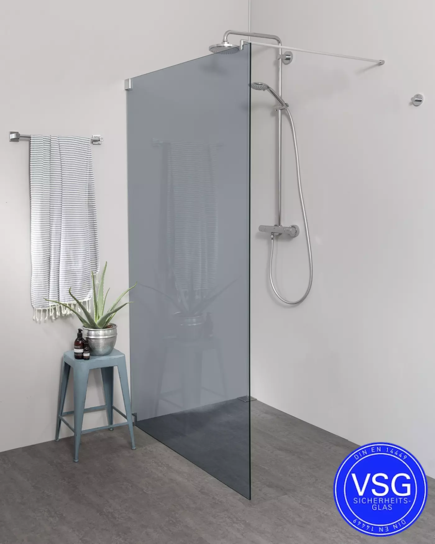 Begehbare Dusche VSG: Freistehende Duschwand Maßanfertigung