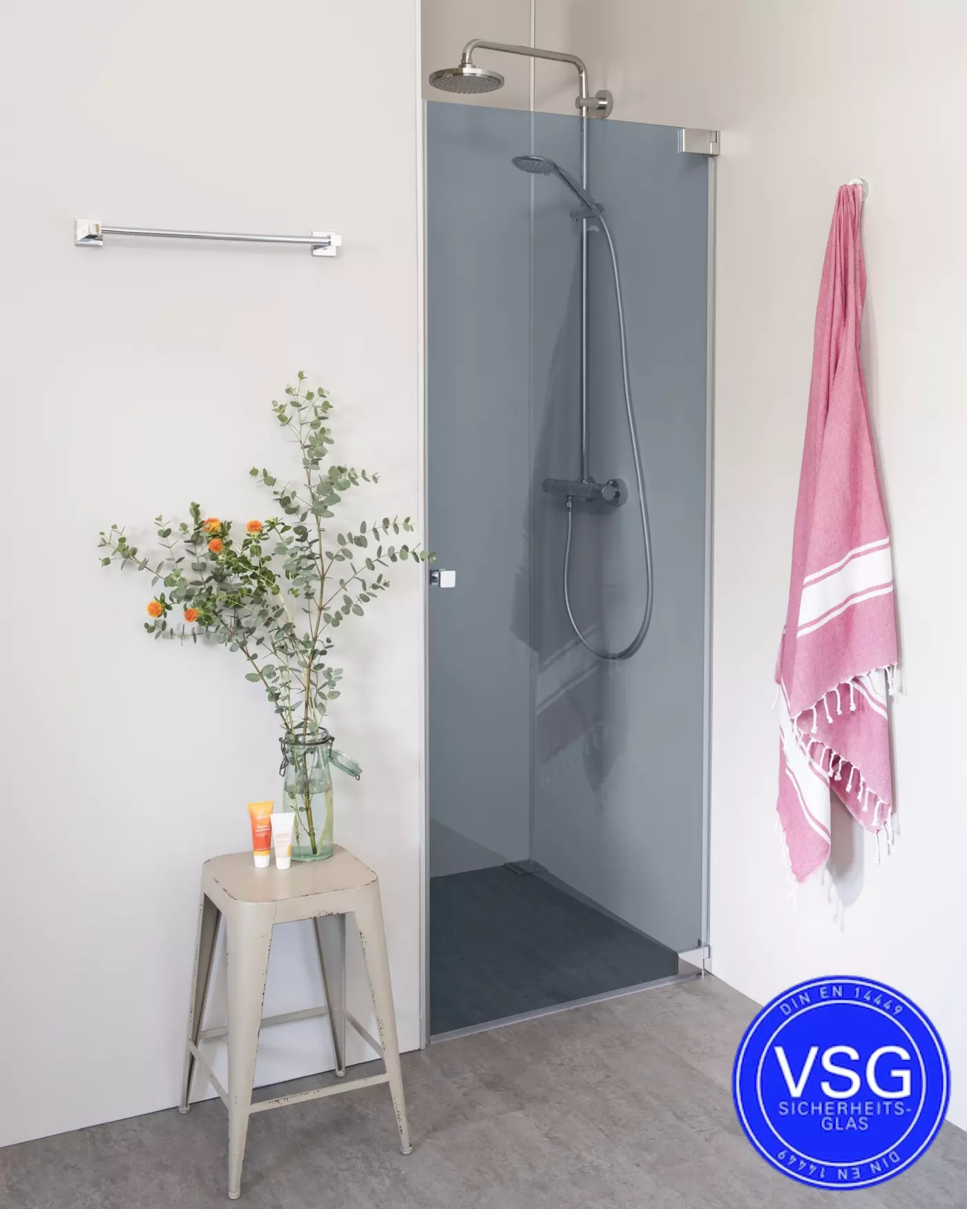 VSG Nischendusche mit Pendeltür an Wand nach Maß