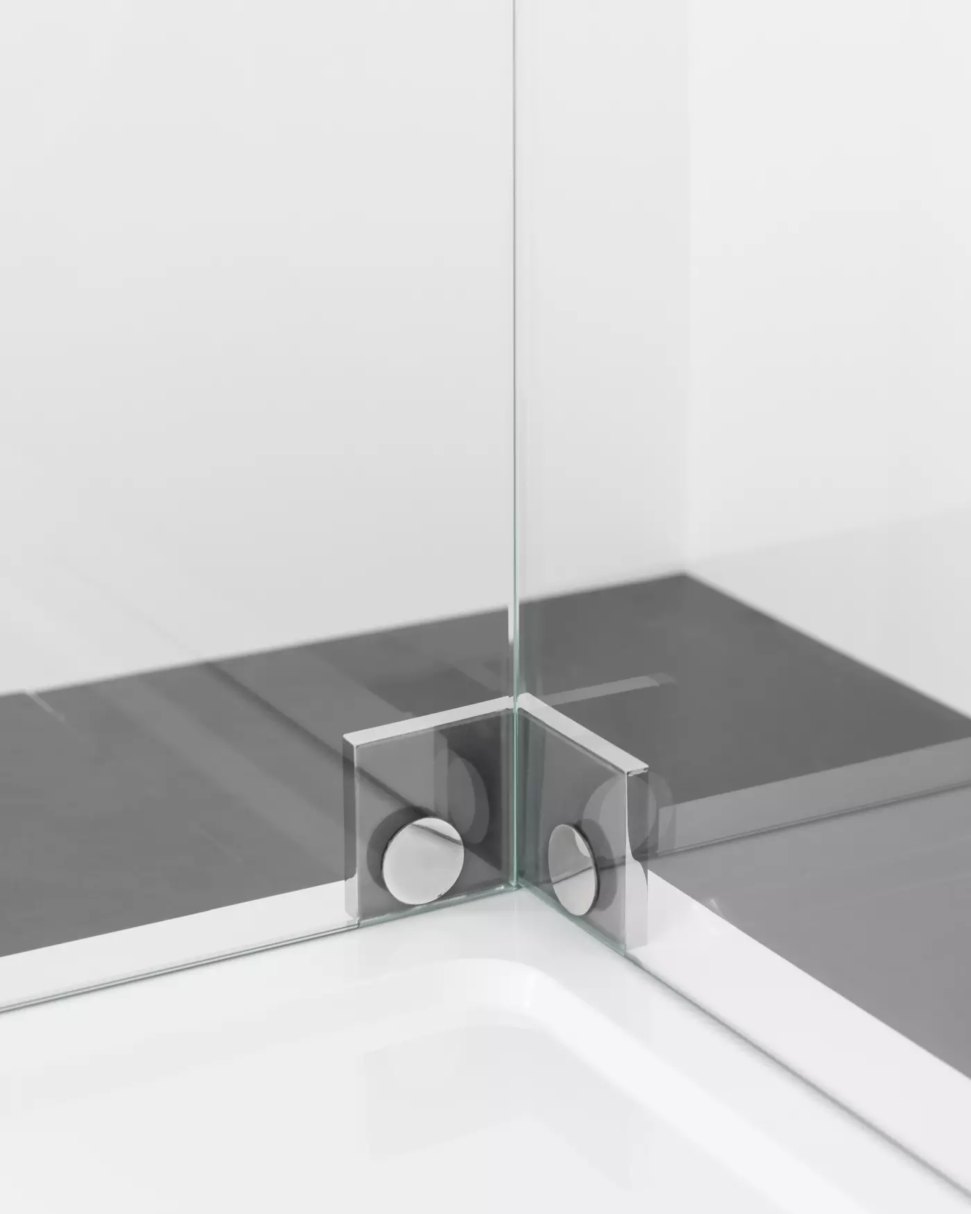 Duschkabine U Form neben Badewanne mit 2 Pendeltüren & Festwand teilgerahmt, Sondermaße