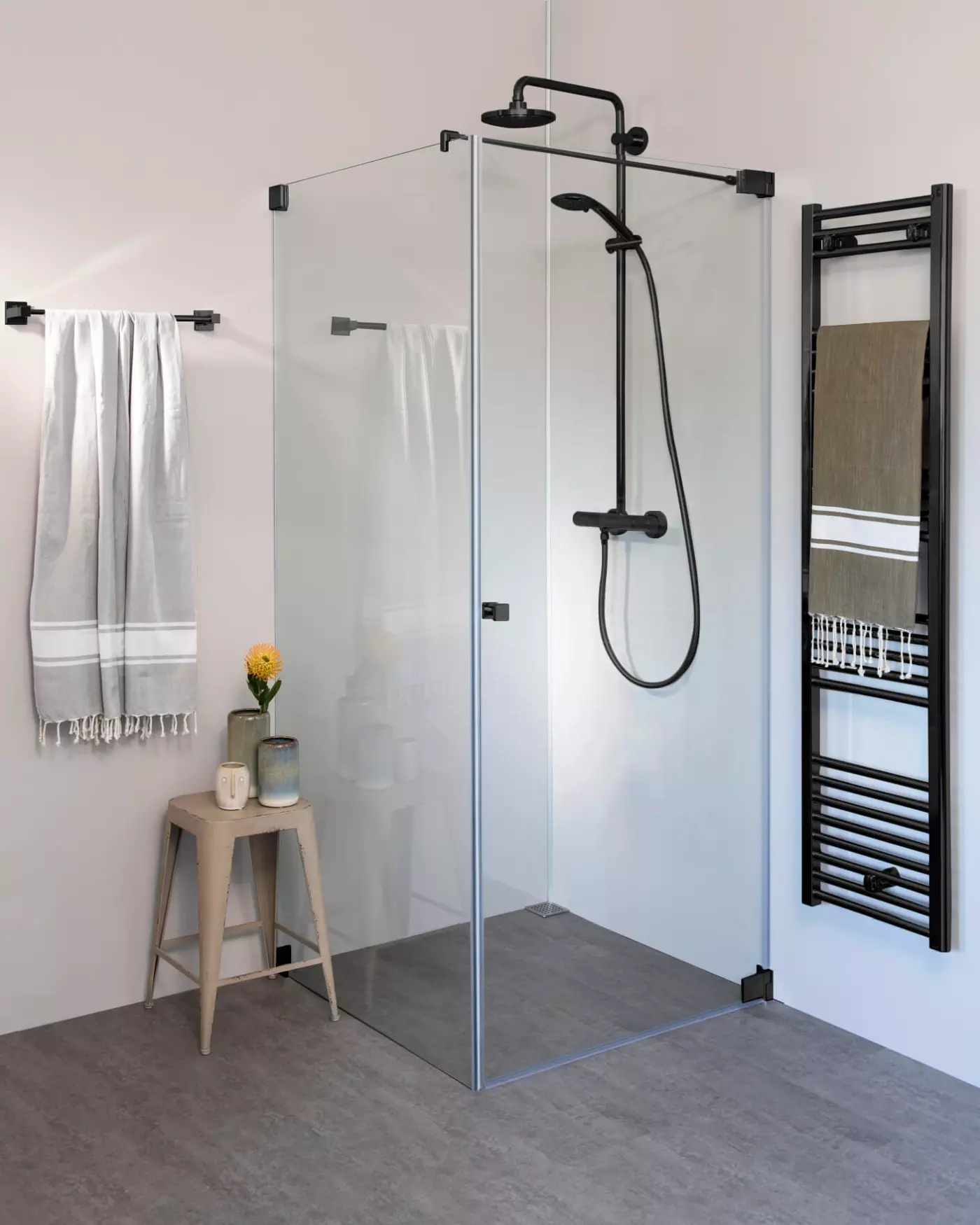 Eckdusche 80x80 Pendeltür an Wand und Festwand & Duschwanne