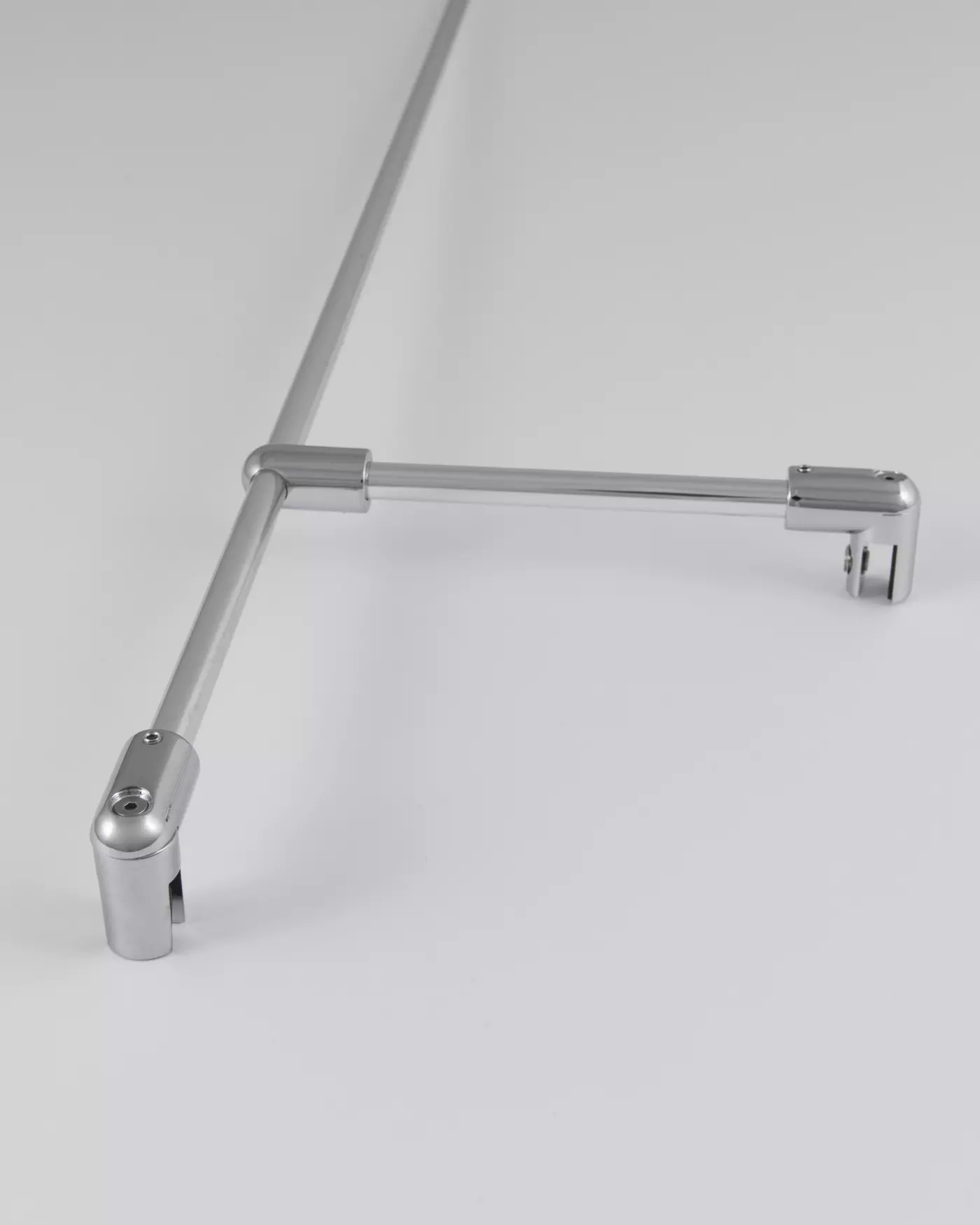 Teilgerahmte Eckdusche100x90 Pendeltür an Festteil und Festwand & Duschwanne