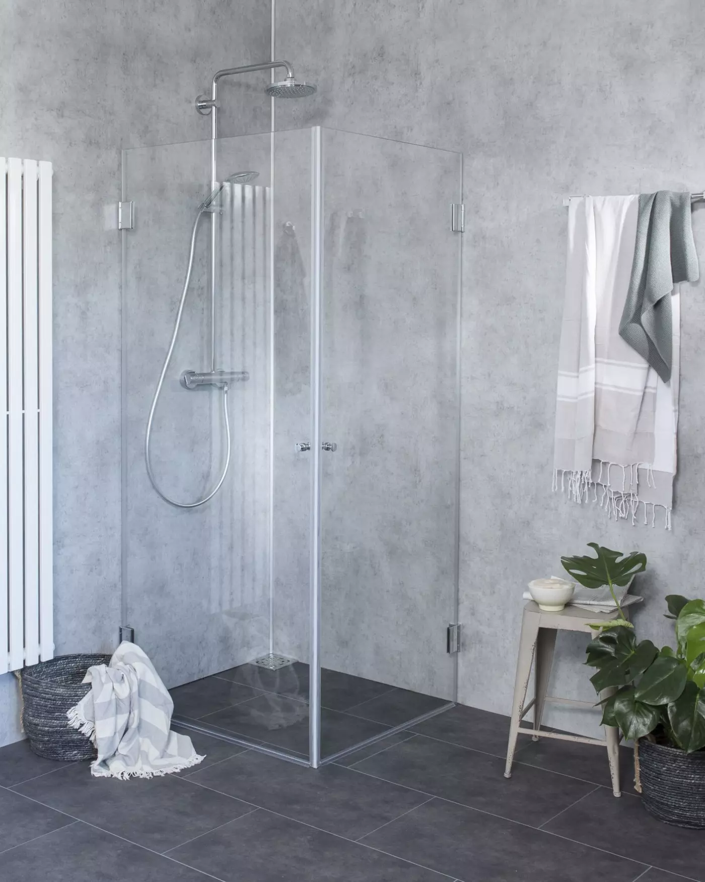 Eckdusche 100x100 mit 2 Türen an Wand