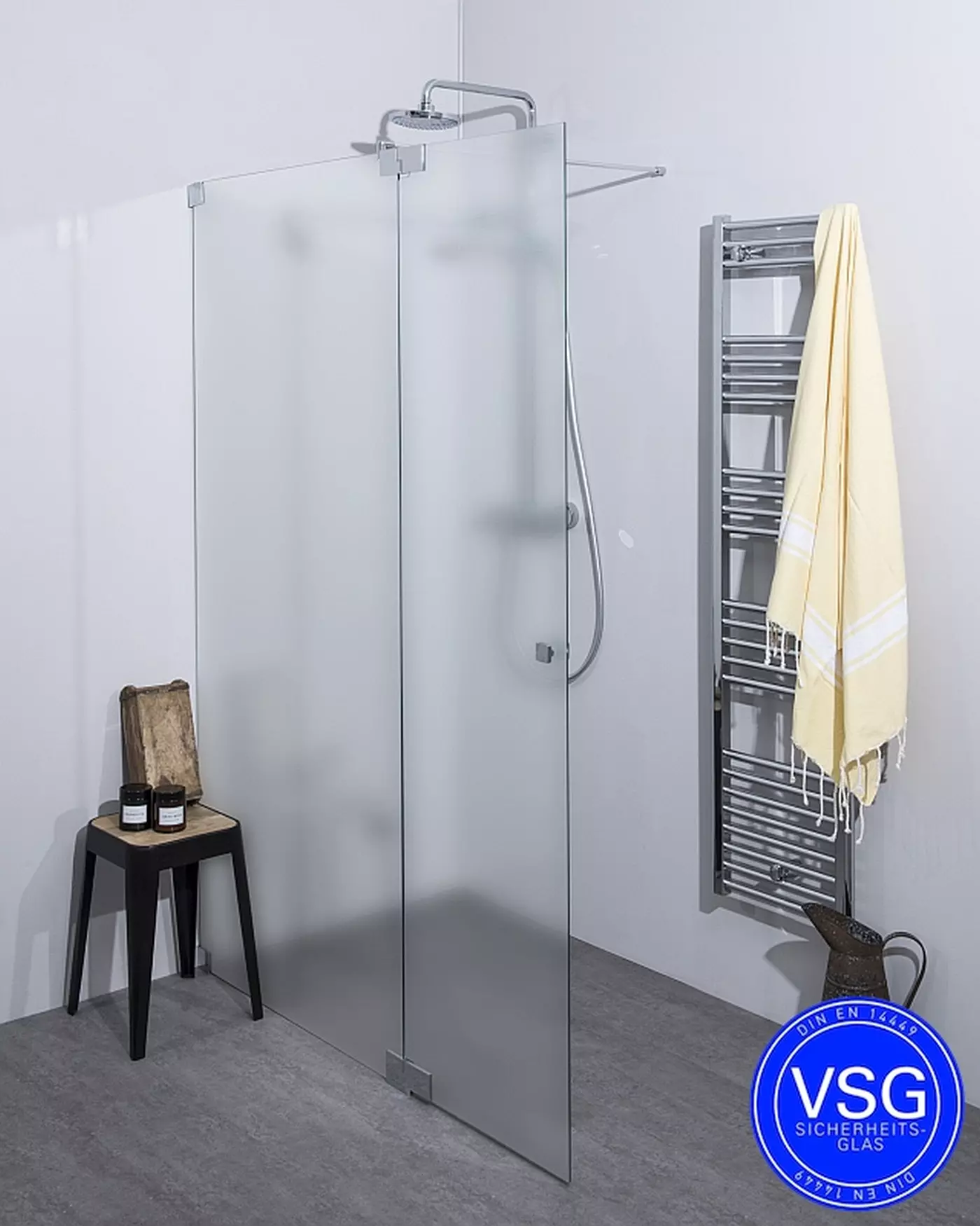 VSG Walk-In Dusche: Festwand mit Klappteil, Maßanfertigung